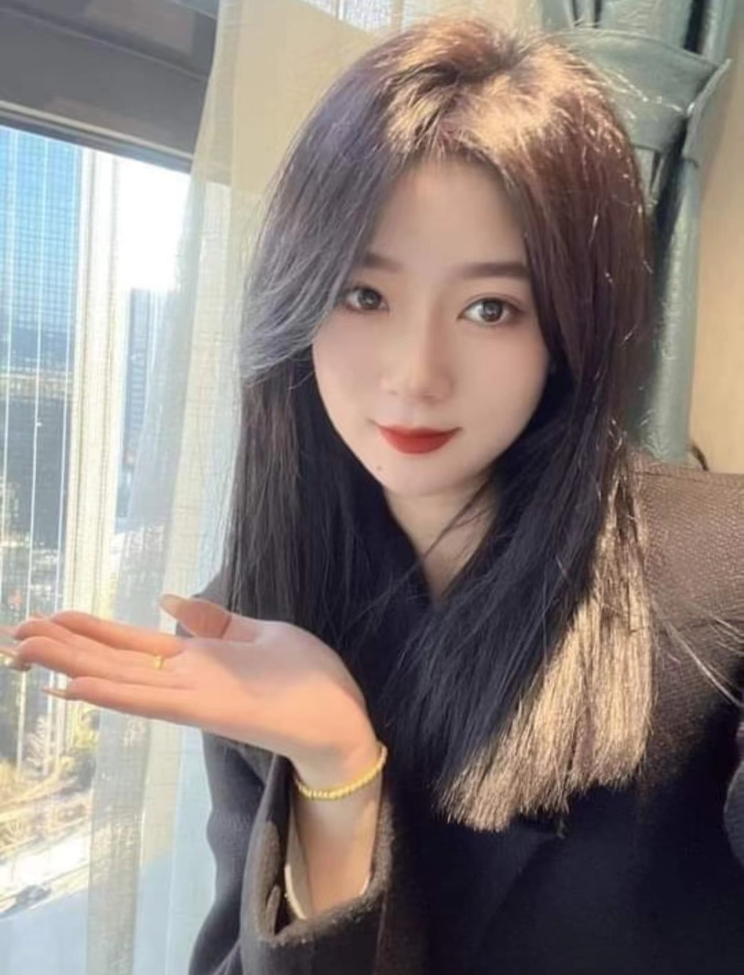 随团女翻译