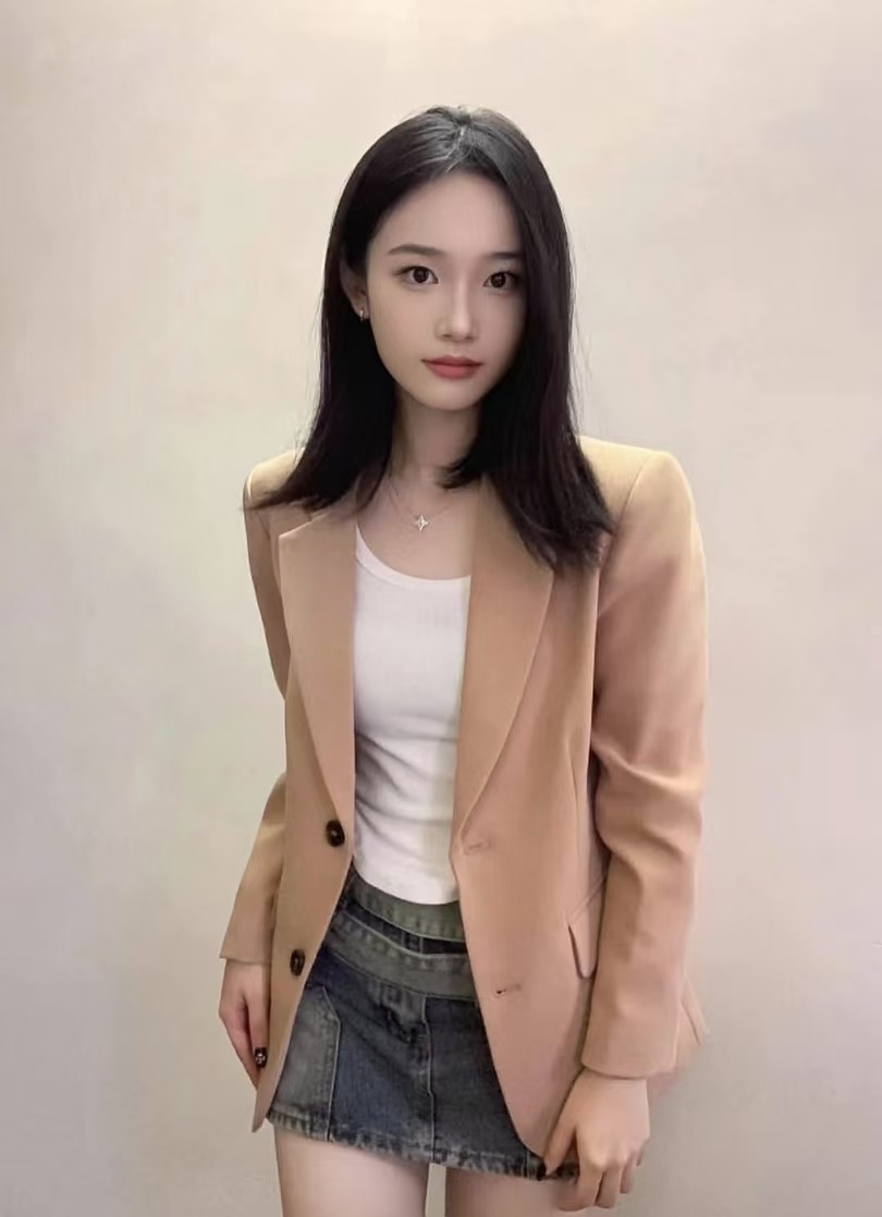 随团女翻译