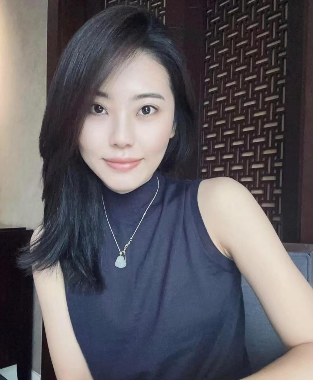 随团女翻译