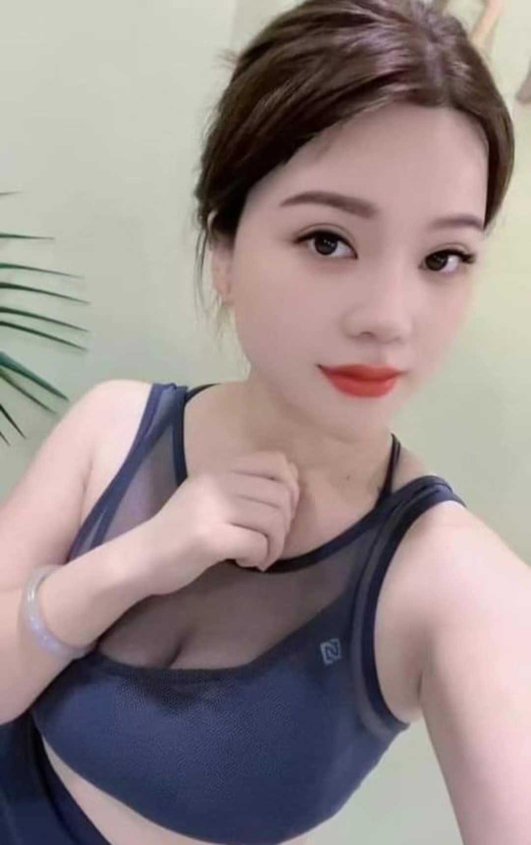 随团女翻译