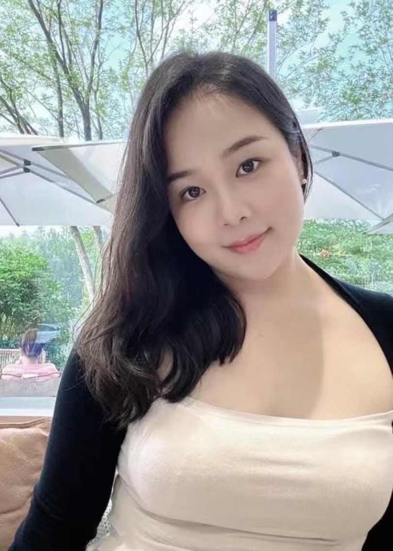 随团女翻译
